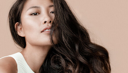 model with long healthy hair