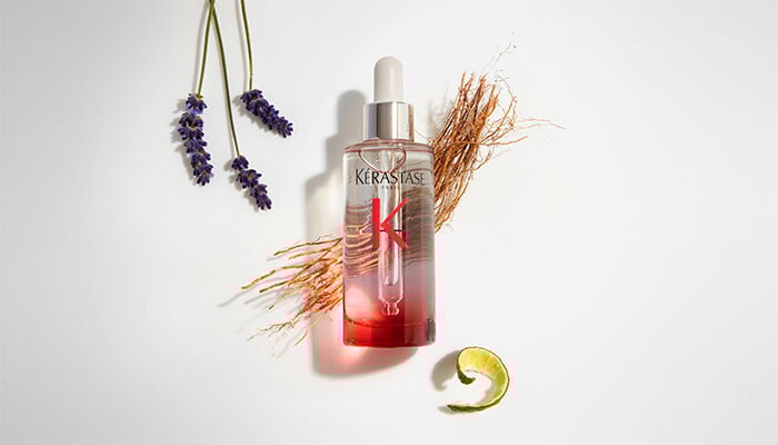 Blond Absolu Lumiere Shampoo squeezed into hand