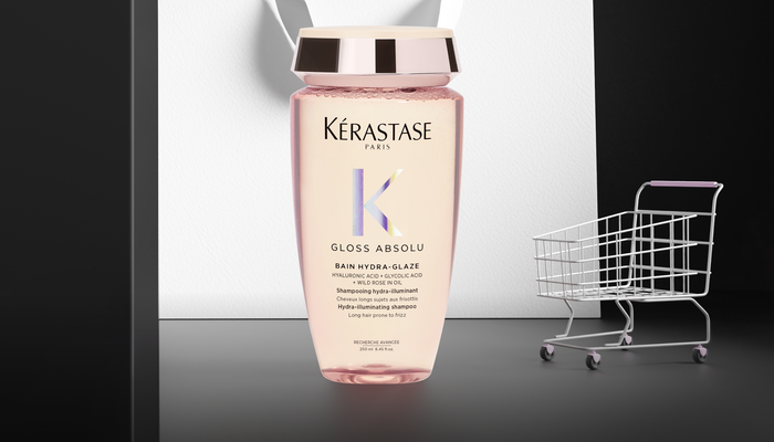 Blond Absolu Lumiere Shampoo squeezed into hand