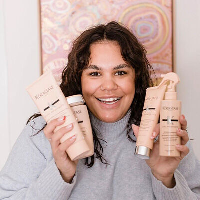 Allira Potter holding Kerastase Curl Manifesto products