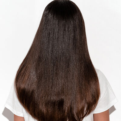 Kerastase model with reduced split ends