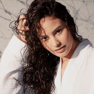Kerastase tips to protect from hard water - model using water softener