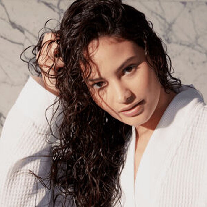 Kerastase tips to protect from hard water - model using water softener