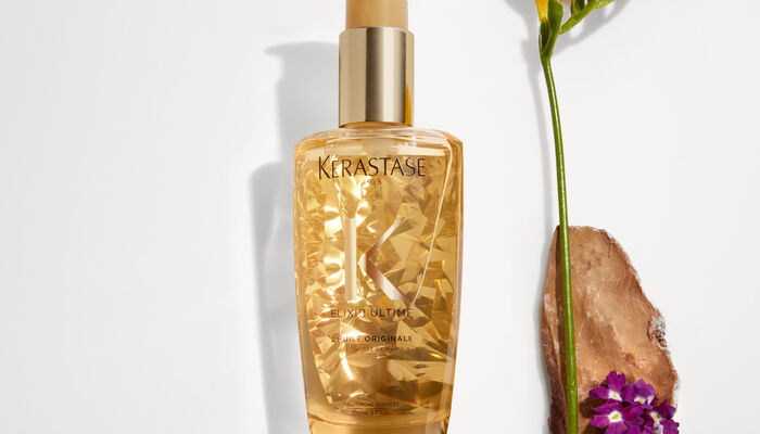 Blond Absolu Ultra Violet Shampoo squeezed into hand