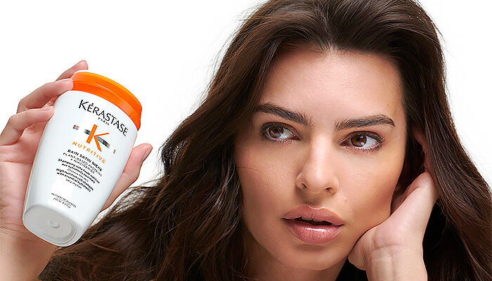 Blond Absolu Lumiere Shampoo squeezed into hand