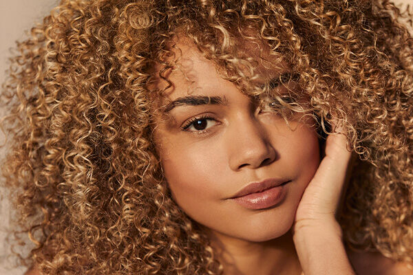 6 Curly Hair Tips to Care for Curly Hair | Kerastase Australia